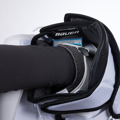 Bauer R5 Pro Intermediate Goalie Catcher - TheHockeyShop.com