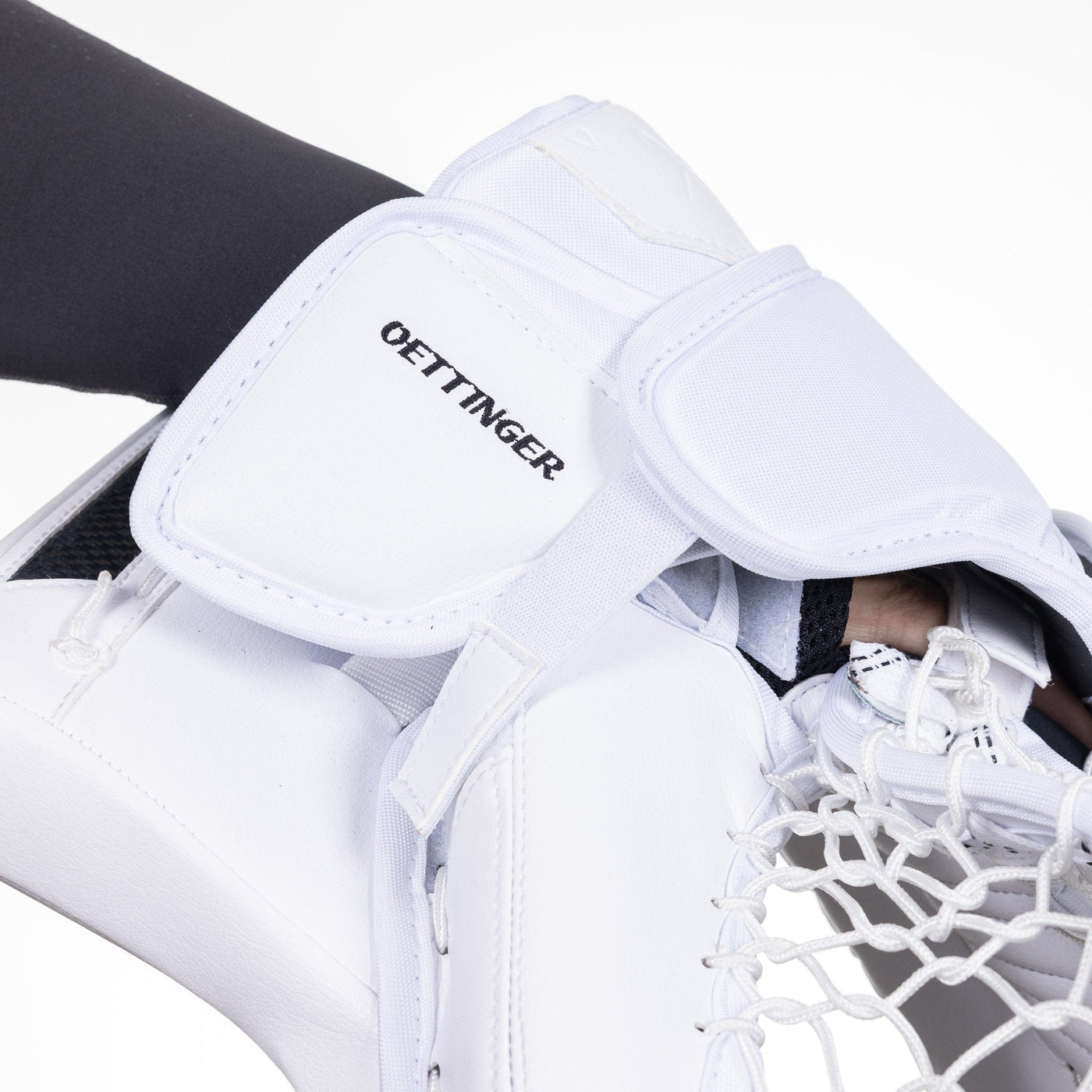 Bauer Supreme Mach Pro Stock Senior Goalie Catcher - DigiPrint Jake Oettinger - TheHockeyShop.com