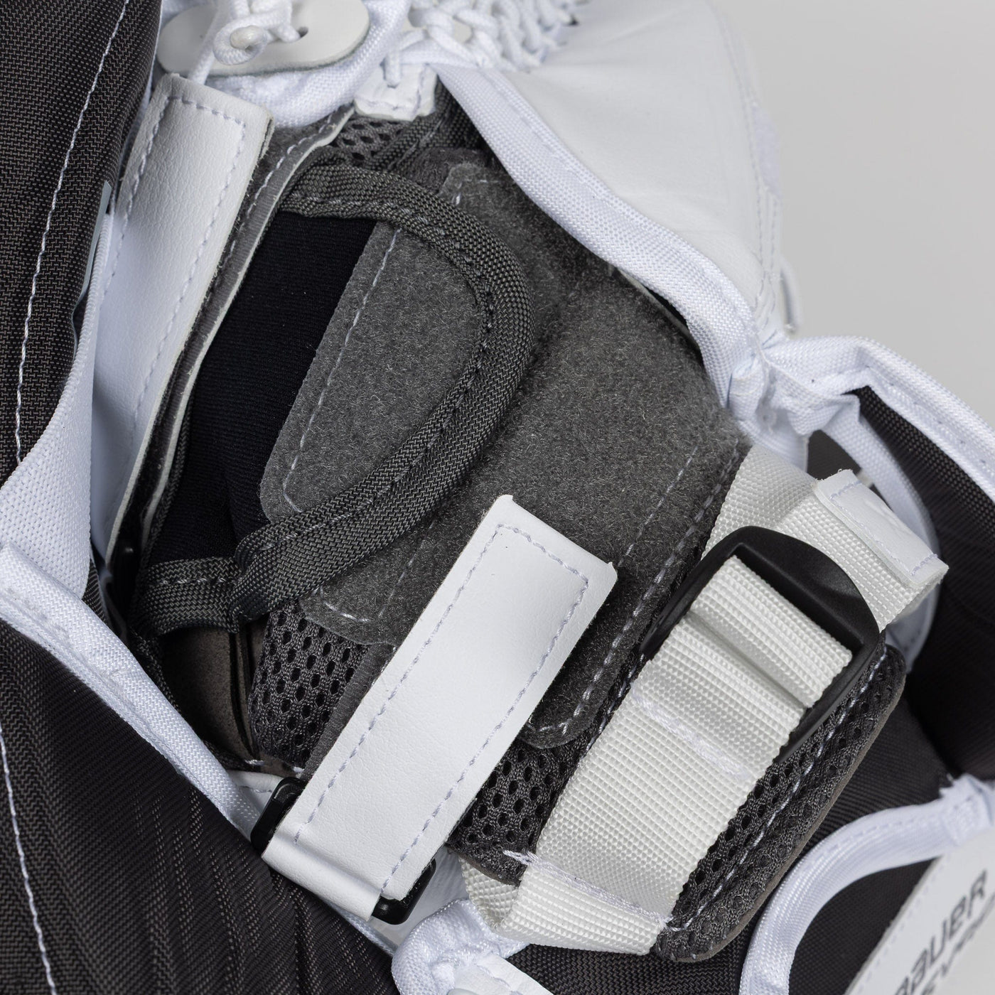 Bauer SV-90 Intermediate Goalie Catcher - TheHockeyShop.com