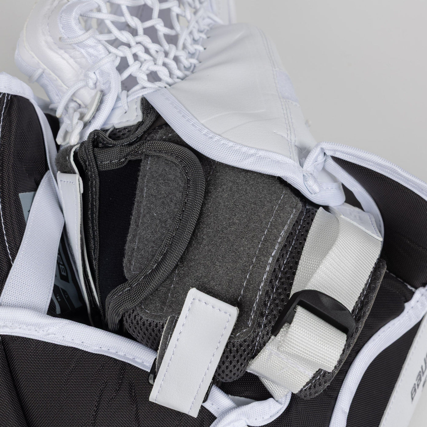 Bauer SV-90 Senior Goalie Catcher - TheHockeyShop.com