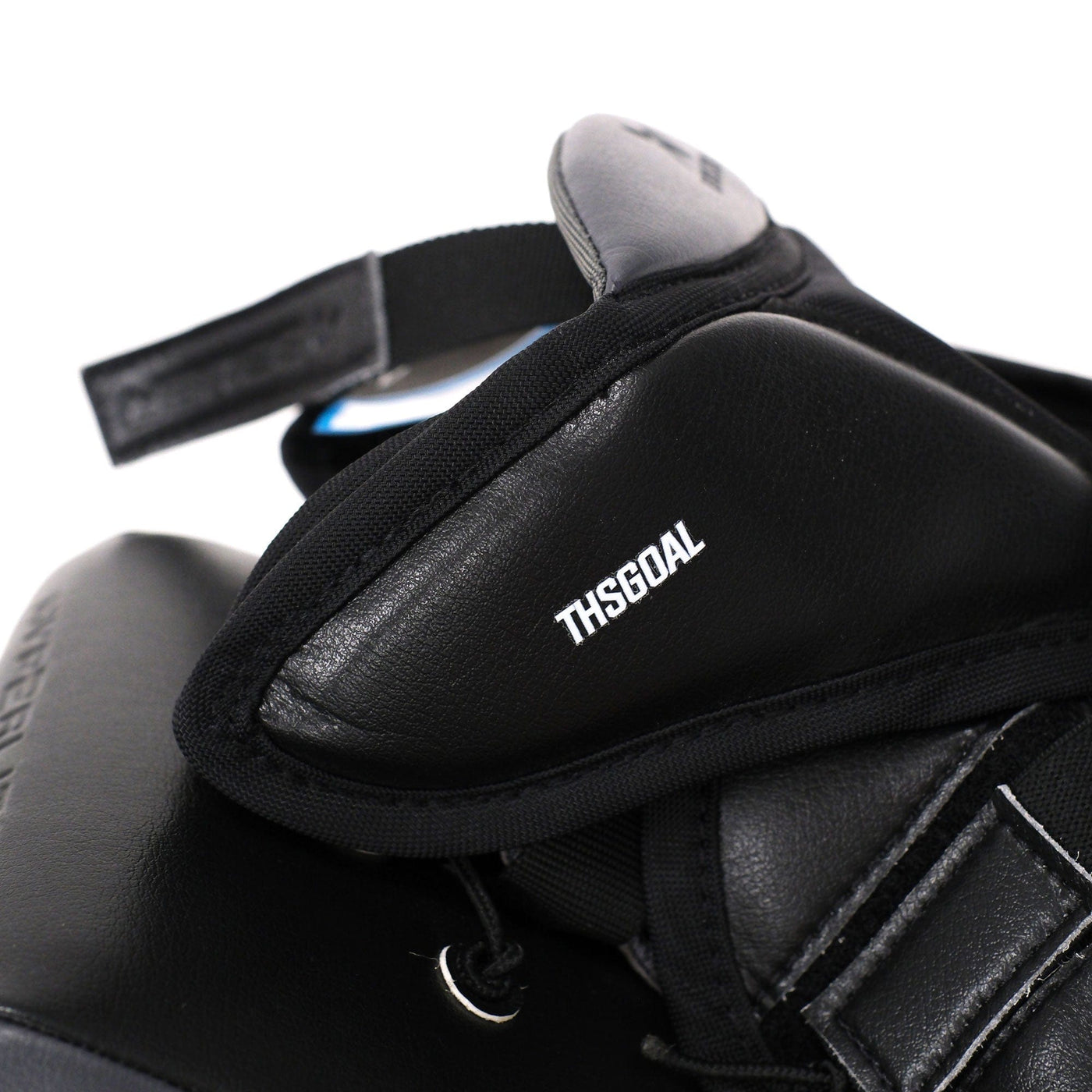 Bauer Vapor HyperLite2 Senior Goalie Catcher Black / Silver Regular - TheHockeyShop.com