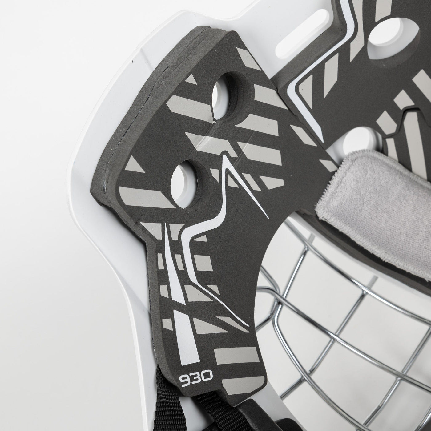 Bauer 930 Senior Goalie Mask - TheHockeyShop.com