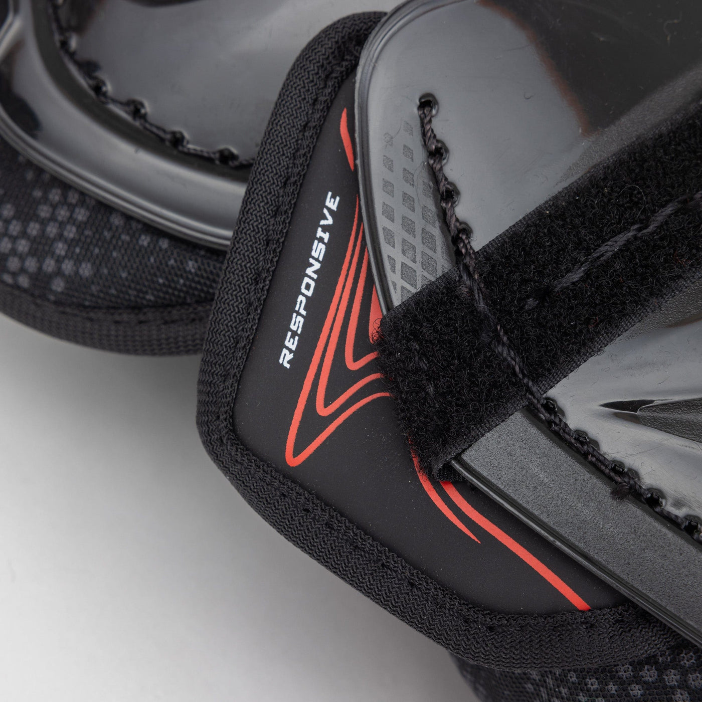 Bauer Vapor Fly40 Intermediate Hockey Shin Guards - TheHockeyShop.com