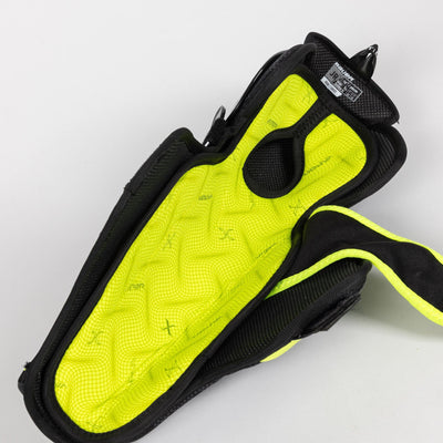 Bauer Vapor Fly40 Junior Hockey Shin Guards - TheHockeyShop.com