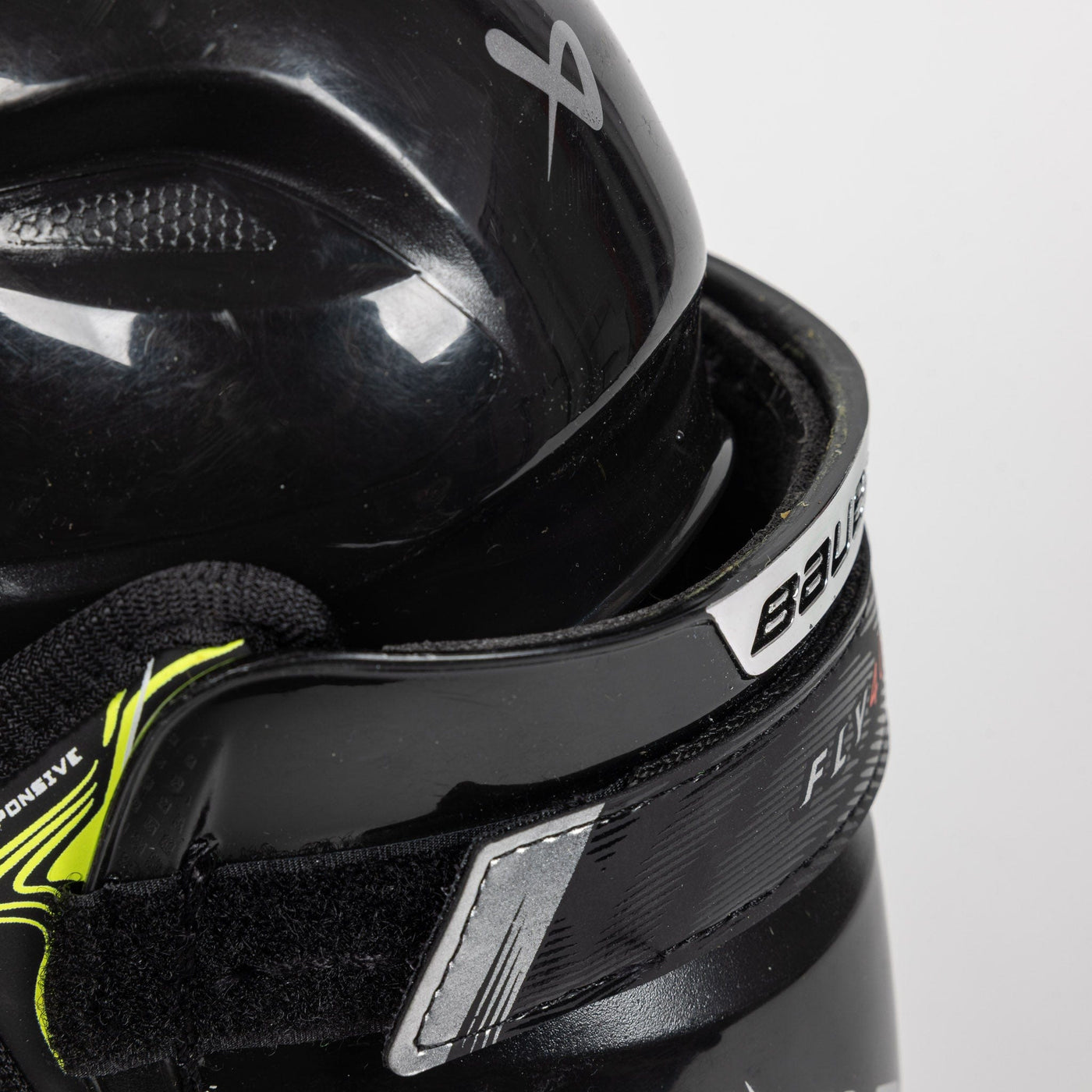 Bauer Vapor Fly40 Junior Hockey Shin Guards - TheHockeyShop.com