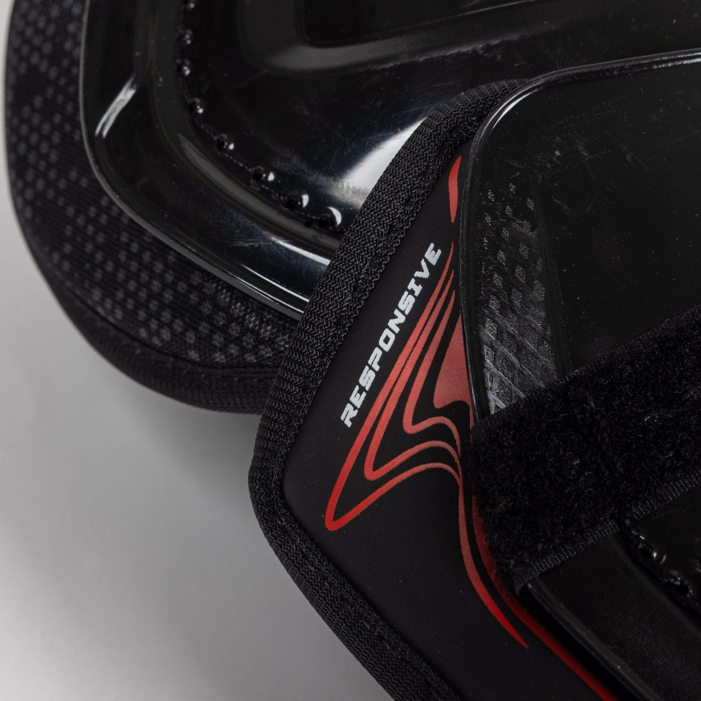 Bauer Vapor Fly40 Senior Hockey Shin Guards - TheHockeyShop.com