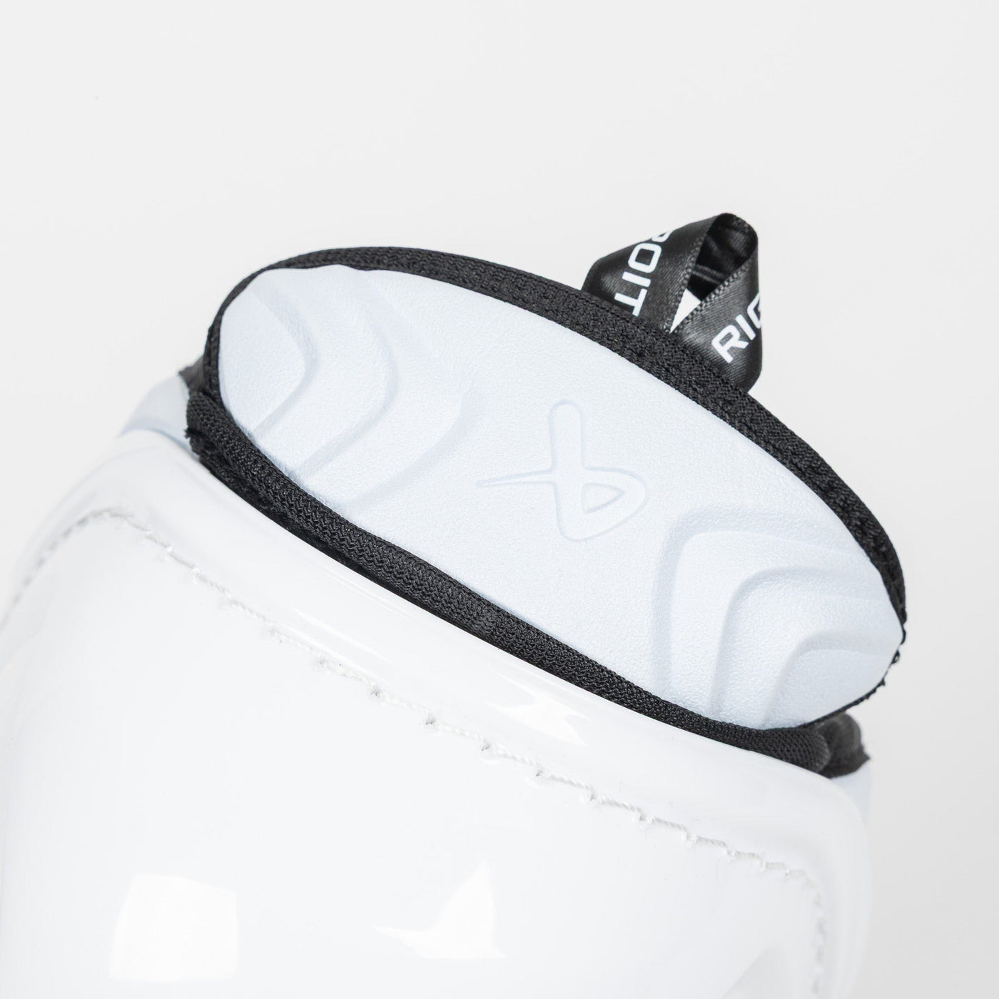 Bauer Vapor FlyPro Intermediate Hockey Shin Guards - TheHockeyShop.com