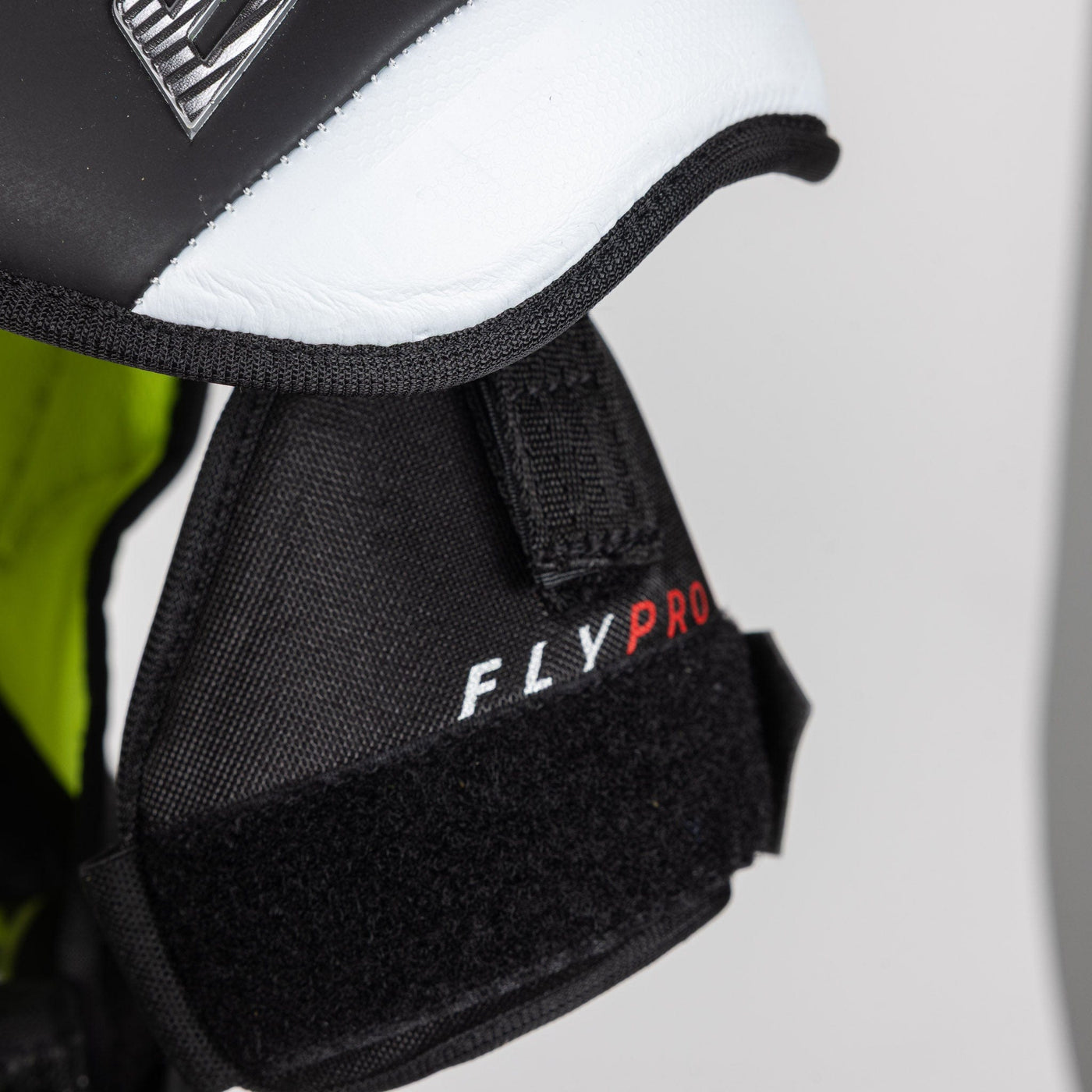 Bauer Vapor FlyPro Junior Hockey Shoulder Pads - TheHockeyShop.com