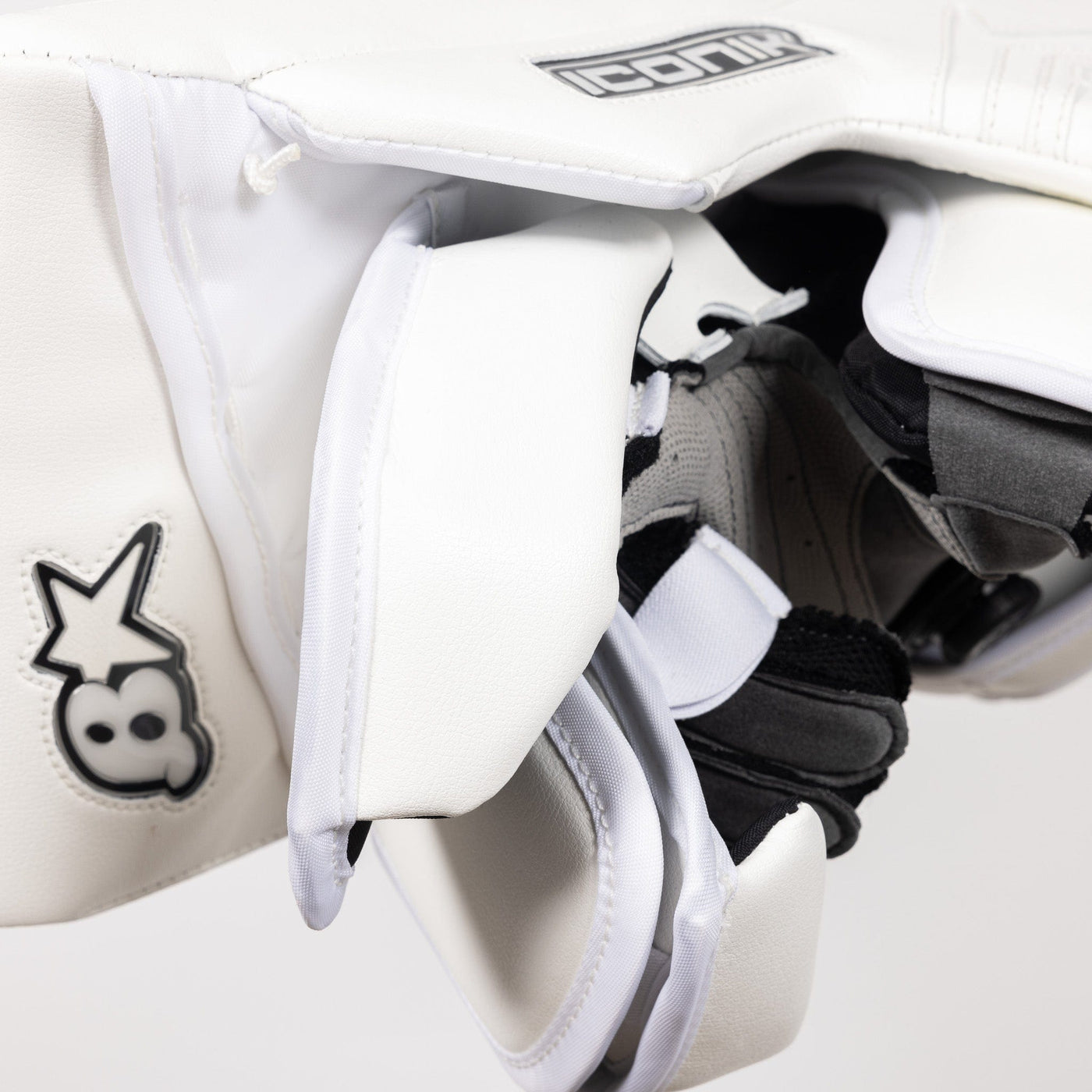 Brian's Iconik Senior Goalie Blocker - TheHockeyShop.com