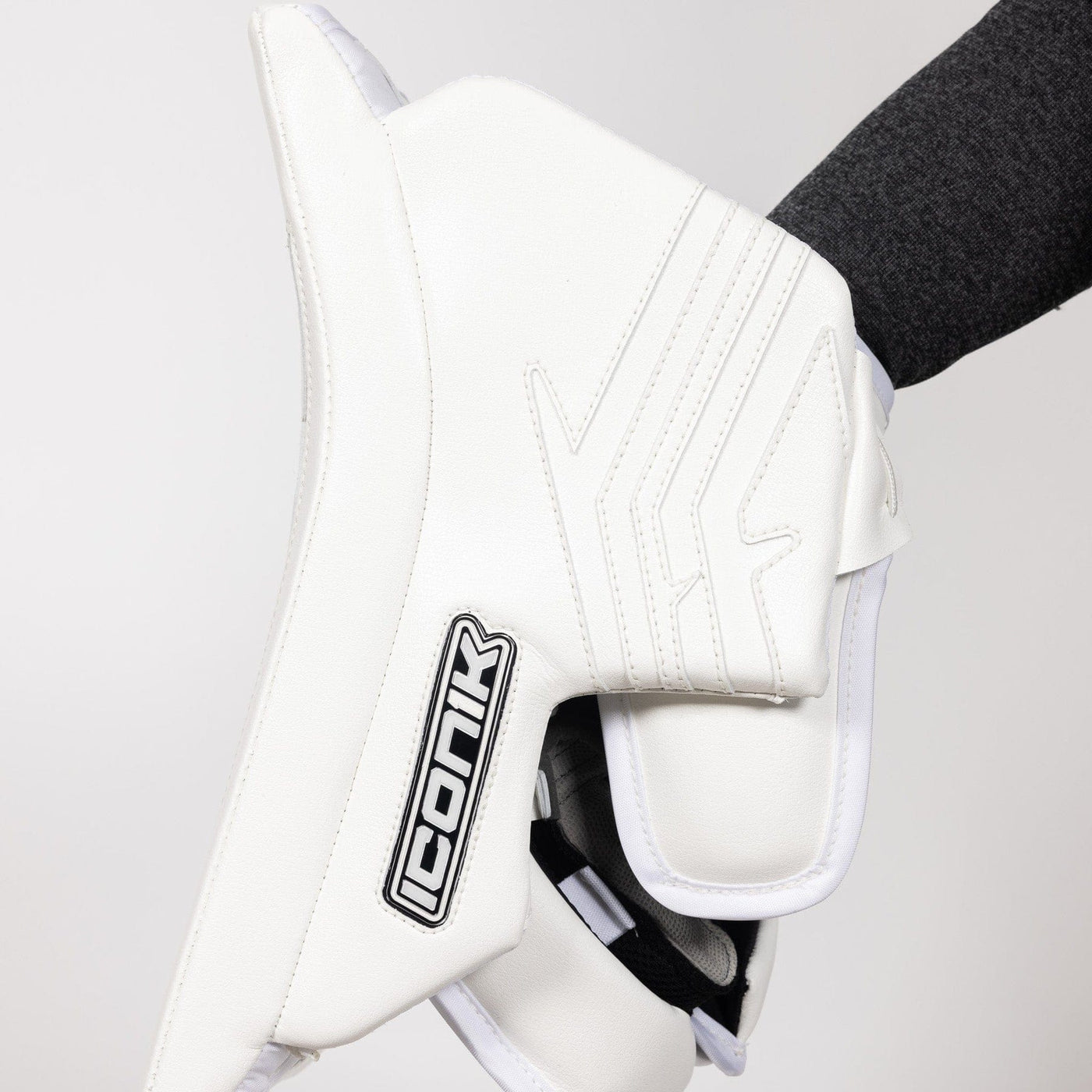 Brian's ICONIK Senior Goalie Blocker - Intermediate Palm - TheHockeyShop.com