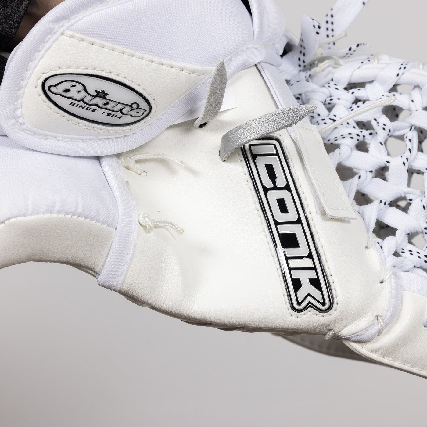 Brian's Iconik Senior Goalie Catcher - TheHockeyShop.com