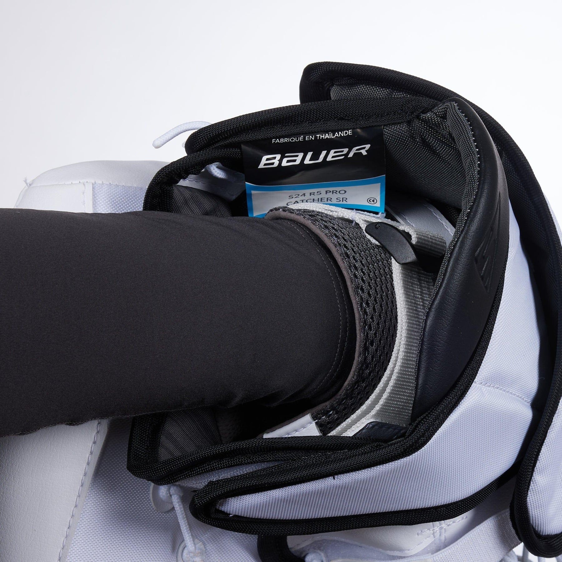 Bauer R5 Pro Bauer R5 Pro Intermediate Goalie Catcher | TheHockeyShop.com