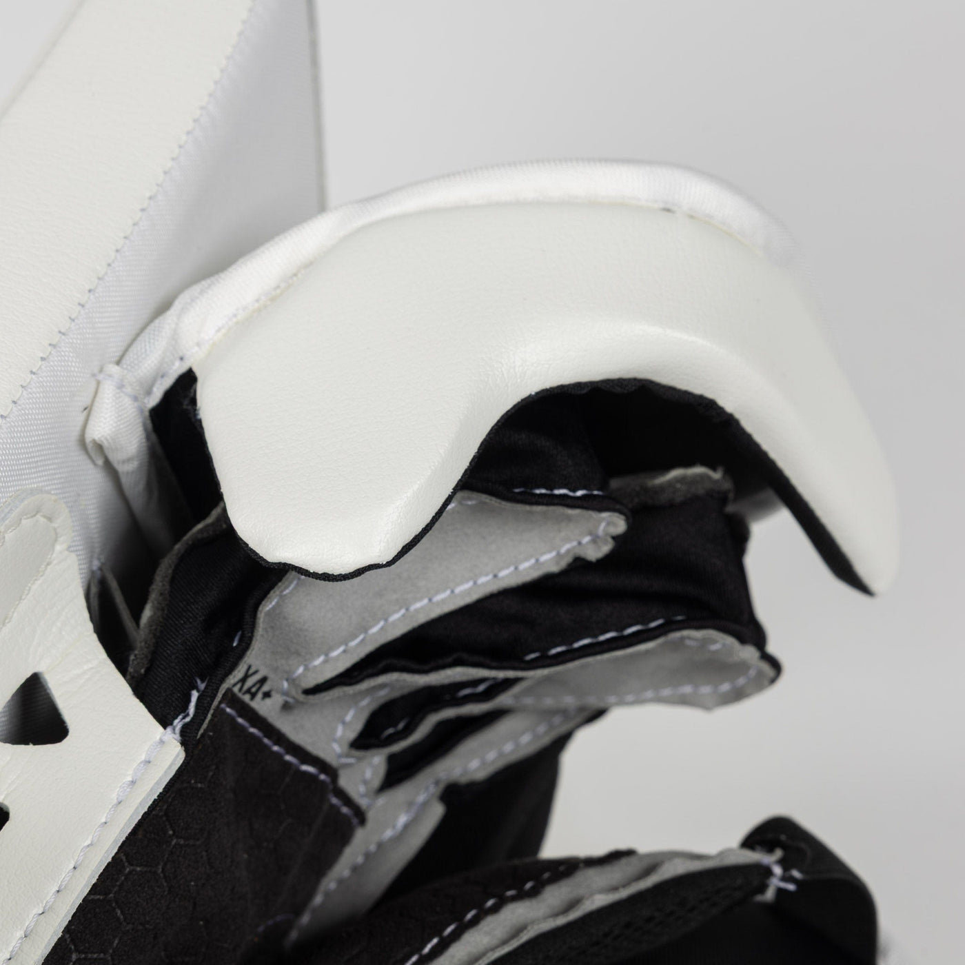 CCM Extreme Flex 7 Senior Goalie Blocker - TheHockeyShop.com