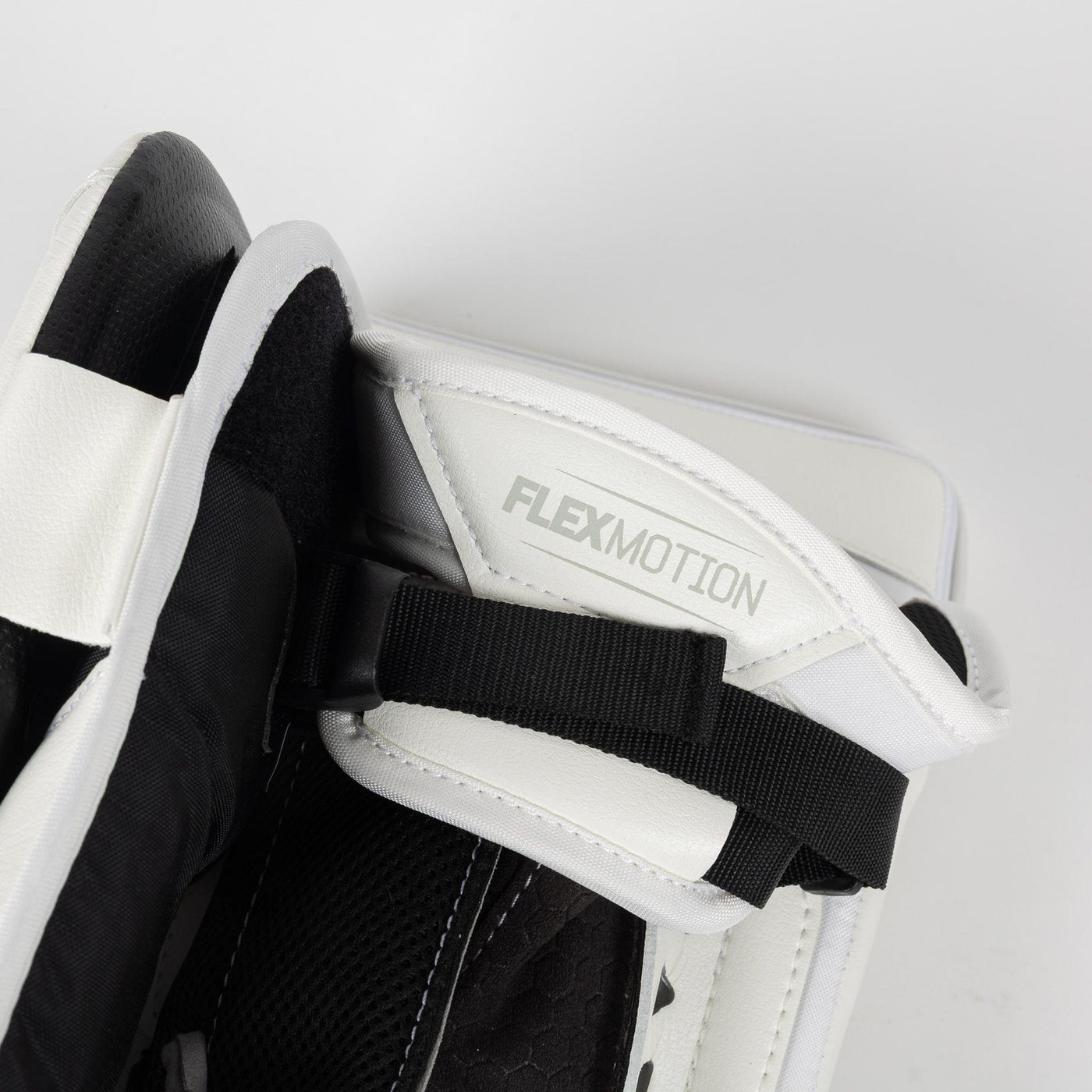 CCM Extreme Flex 7 Senior Goalie Blocker - TheHockeyShop.com