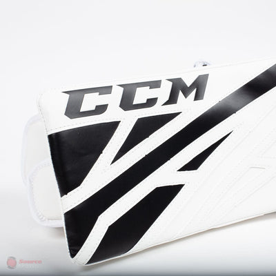 CCM Extreme Flex E4.5 Junior Goalie Blocker - Source Exclusive