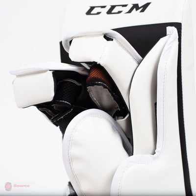 CCM Extreme Flex E4.5 Senior Goalie Blocker - Source Exclusive