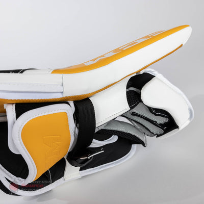 CCM Extreme Flex E5.9 Senior Goalie Blocker