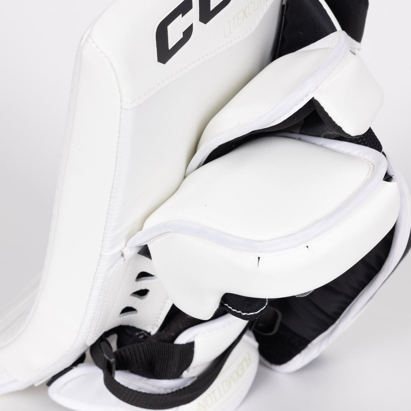 CCM Extreme Flex E7.9 Senior Goalie Blocker - TheHockeyShop.com