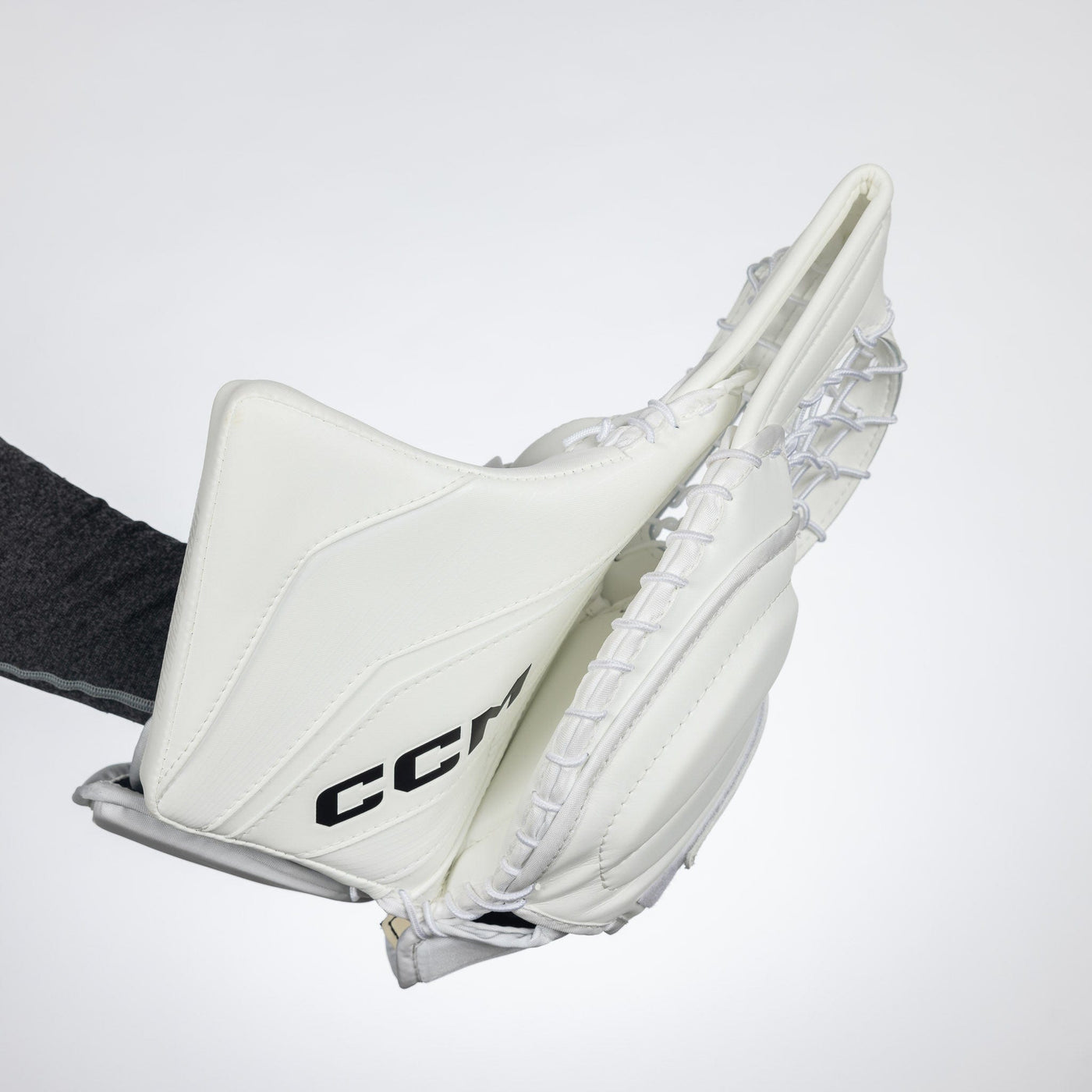 CCM Extreme Flex 6 Senior Goalie Catcher 581 - The Hockey Shop Source For Sports