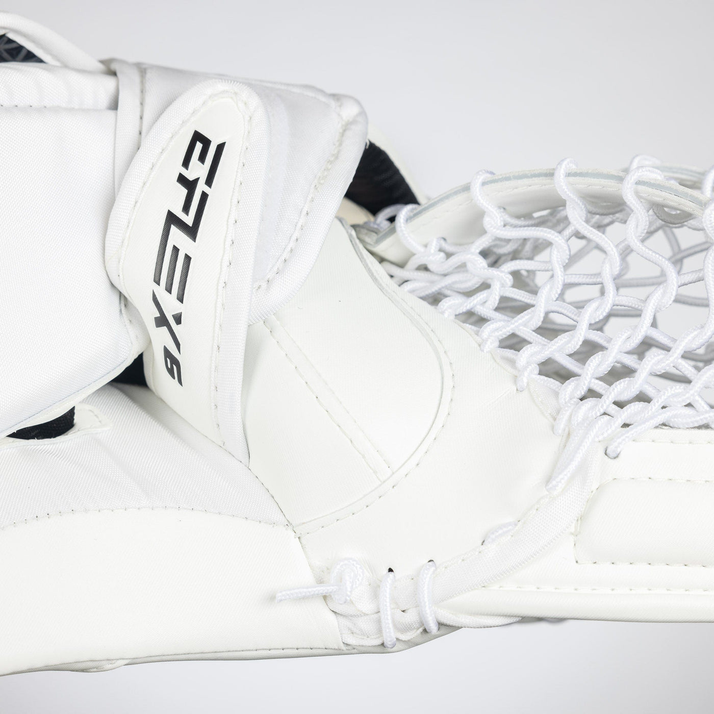 CCM Extreme Flex 6 Senior Goalie Catcher 581 - The Hockey Shop Source For Sports