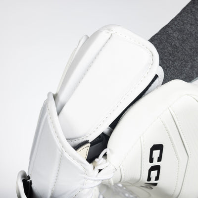 CCM Extreme Flex 6 Senior Goalie Catcher 581 - The Hockey Shop Source For Sports