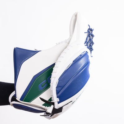 CCM Extreme Flex 6 Senior Goalie Catcher - Arturs Silovs - TheHockeyShop.com