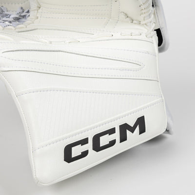 CCM Extreme Flex 7 Senior Goalie Catcher - TheHockeyShop.com