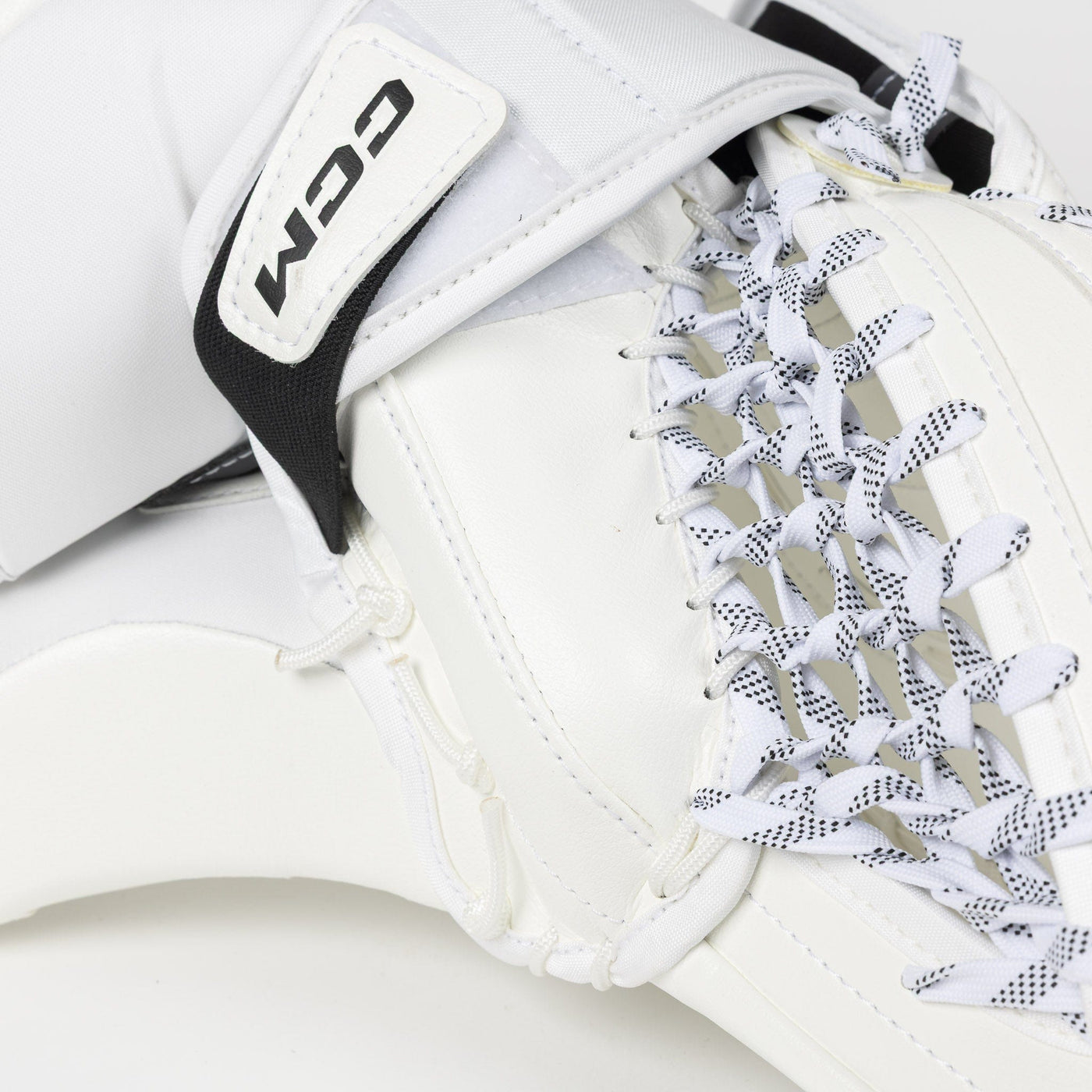CCM Extreme Flex 7 Senior Goalie Catcher - TheHockeyShop.com