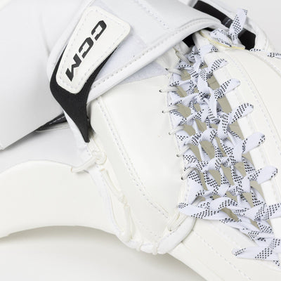 CCM Extreme Flex 7 Senior Goalie Catcher - TheHockeyShop.com