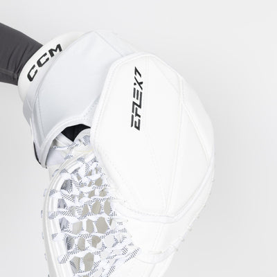 CCM Extreme Flex 7 Senior Goalie Catcher - TheHockeyShop.com