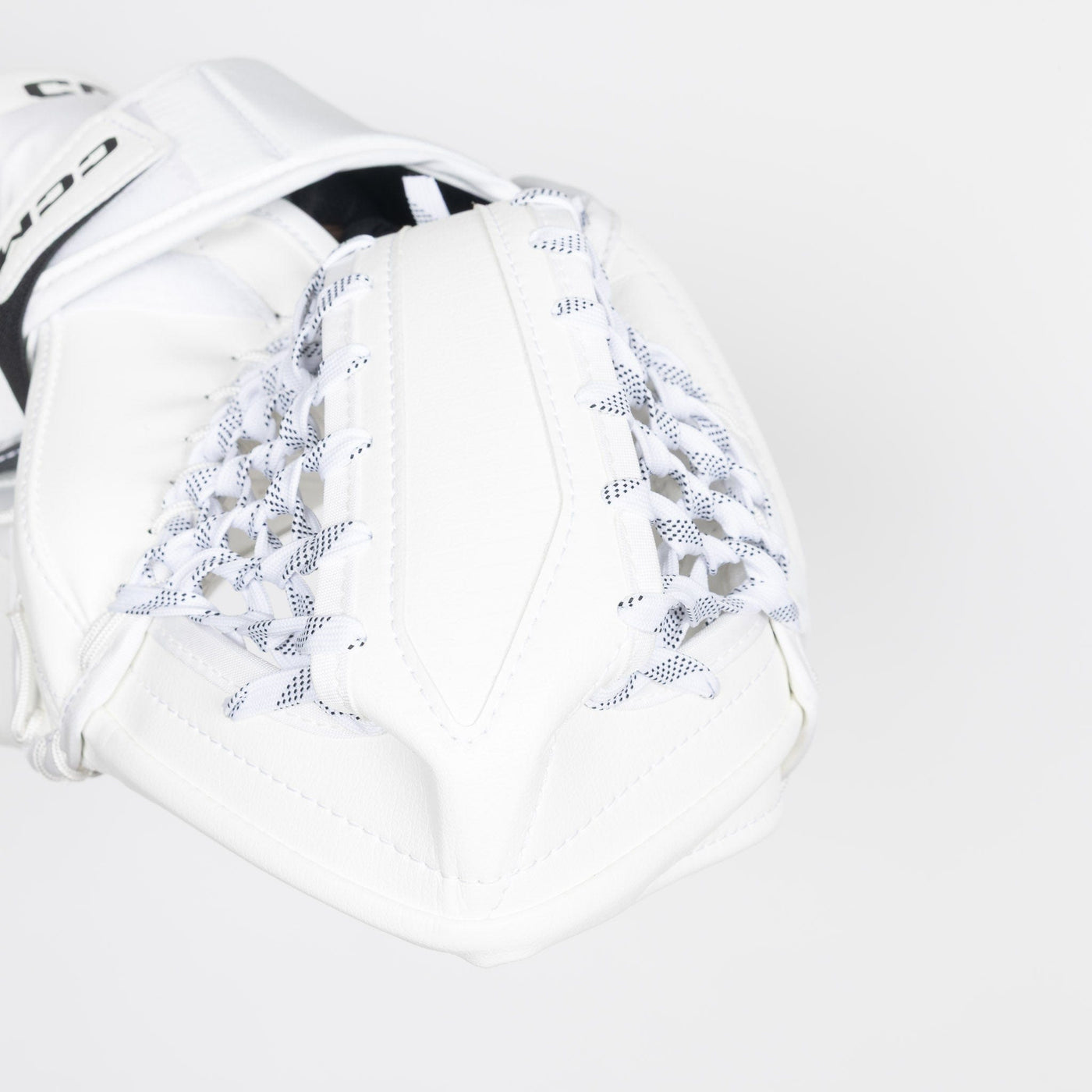 CCM Extreme Flex 7 Senior Goalie Catcher - TheHockeyShop.com