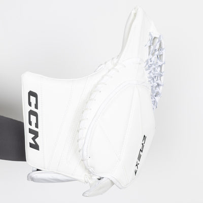 CCM Extreme Flex 7 Senior Goalie Catcher - TheHockeyShop.com