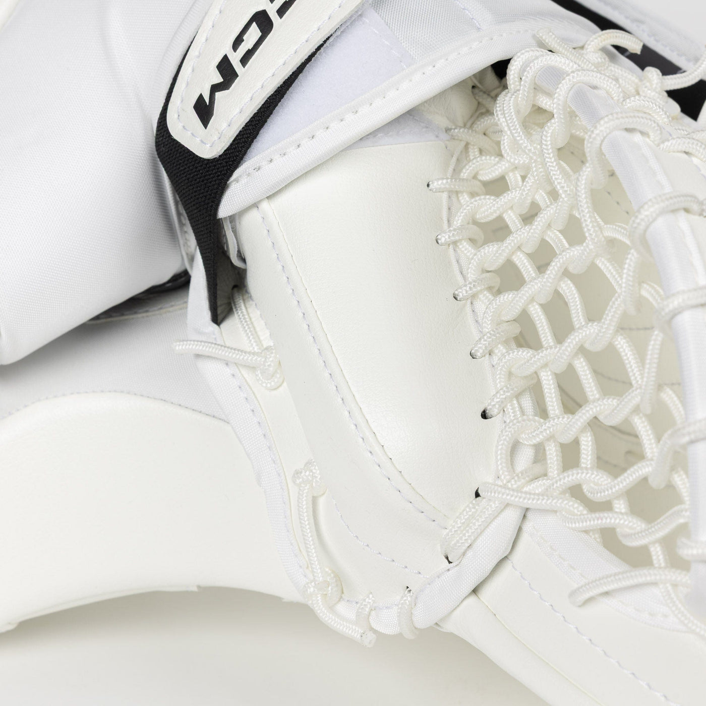 CCM Extreme Flex 7 Senior Goalie Catcher - Pro Palm - TheHockeyShop.com