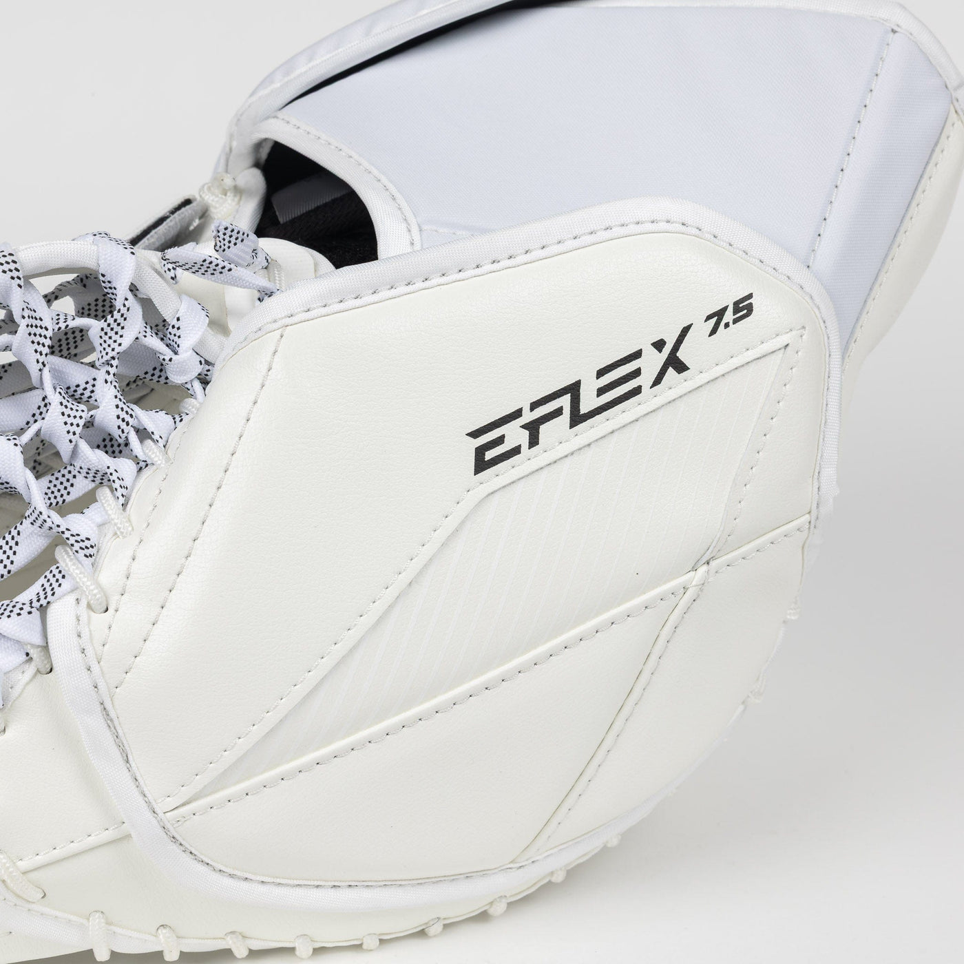 CCM Extreme Flex E7.5 Senior Goalie Catcher - TheHockeyShop.com