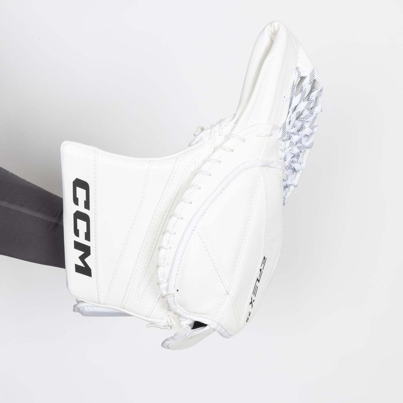CCM Extreme Flex E7.5 Senior Goalie Catcher - TheHockeyShop.com