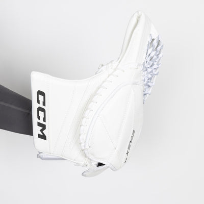 CCM Extreme Flex E7.5 Senior Goalie Catcher - TheHockeyShop.com