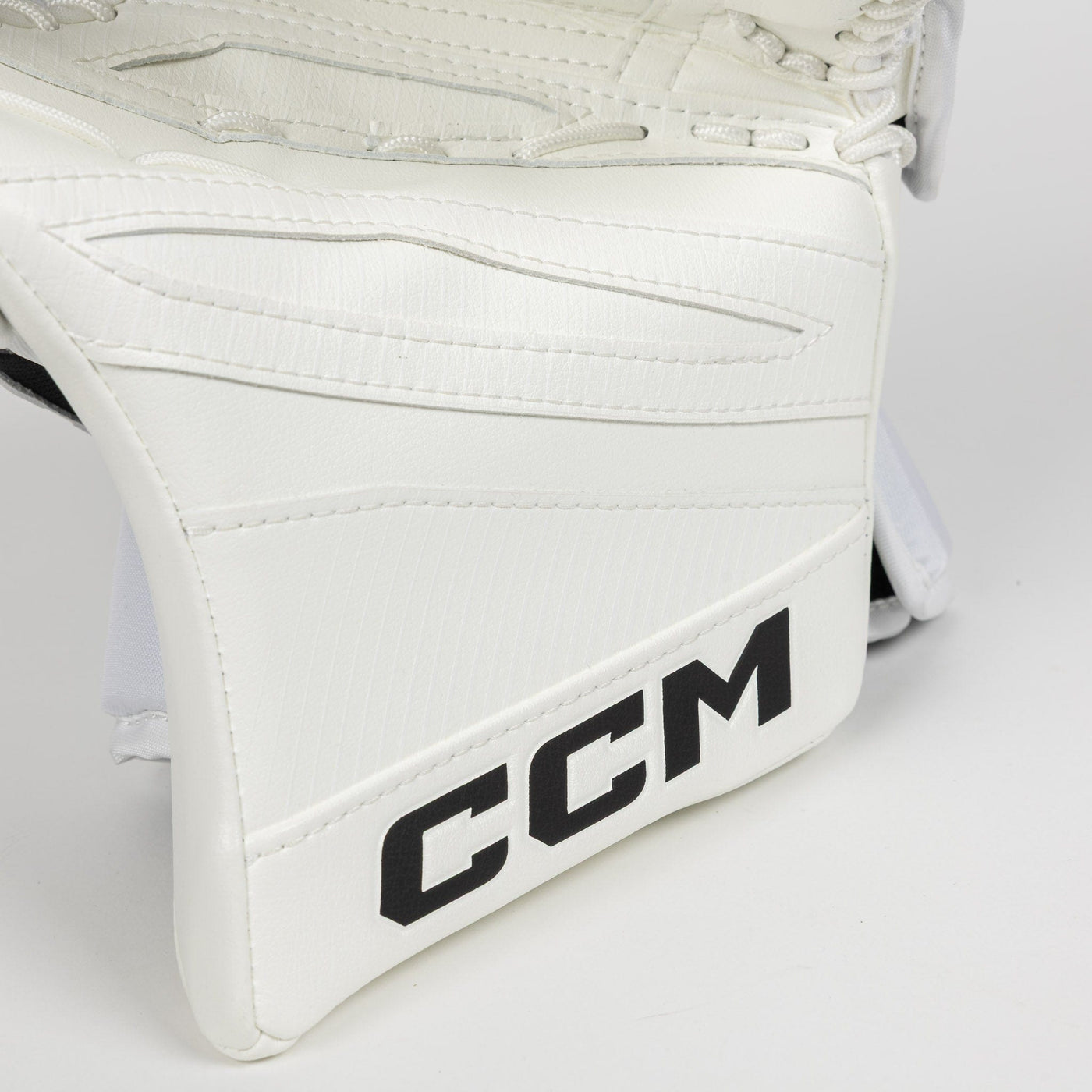 CCM Extreme Flex E7.9 Intermediate Goalie Catcher - TheHockeyShop.com