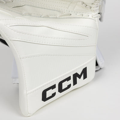 CCM Extreme Flex E7.9 Intermediate Goalie Catcher - TheHockeyShop.com