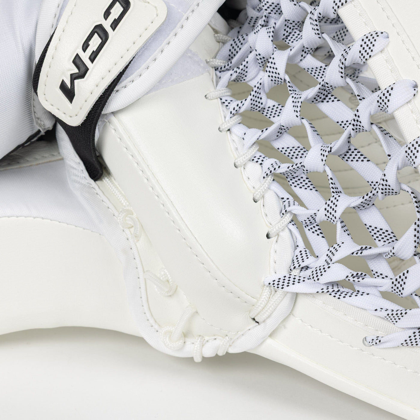 CCM Extreme Flex E7.9 Intermediate Goalie Catcher - TheHockeyShop.com