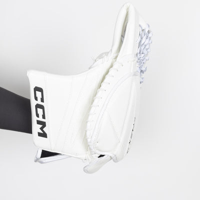 CCM Extreme Flex E7.9 Intermediate Goalie Catcher - TheHockeyShop.com