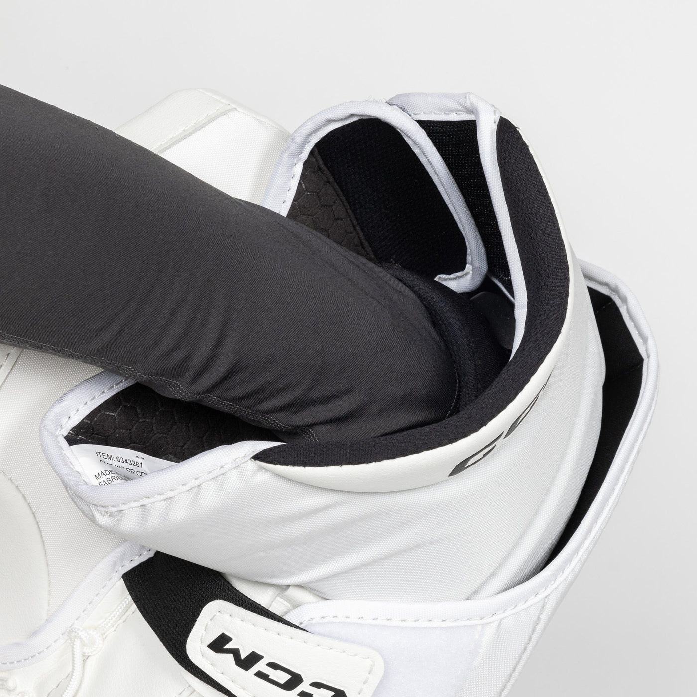 CCM Extreme Flex E7.9 Senior Goalie Catcher - TheHockeyShop.com