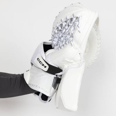 CCM Extreme Flex E7.9 Senior Goalie Catcher - TheHockeyShop.com