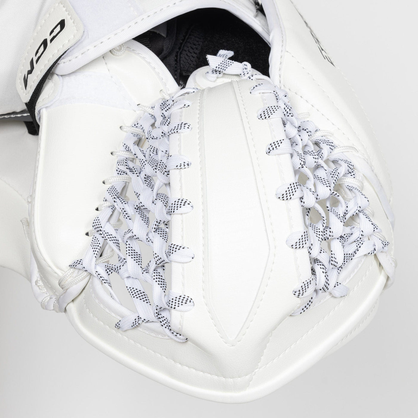 CCM Extreme Flex E7.9 Senior Goalie Catcher - TheHockeyShop.com