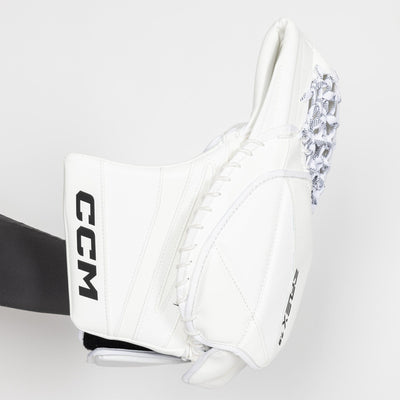 CCM Extreme Flex E7.9 Senior Goalie Catcher - TheHockeyShop.com