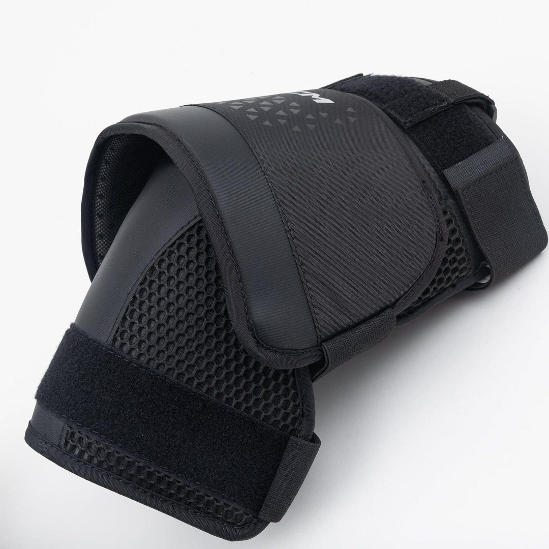 CCM Axis XF Intermediate Knee Pads – TheHockeyShop.com