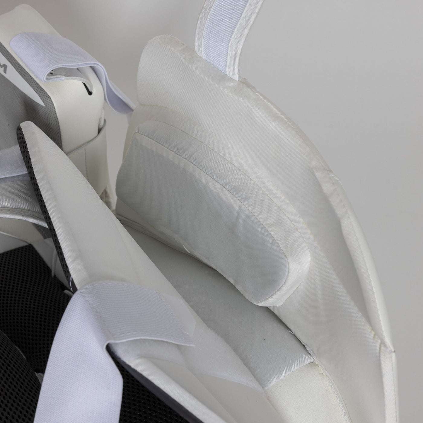 CCM Extreme Flex 7 Senior Goalie Leg Pads - TheHockeyShop.com
