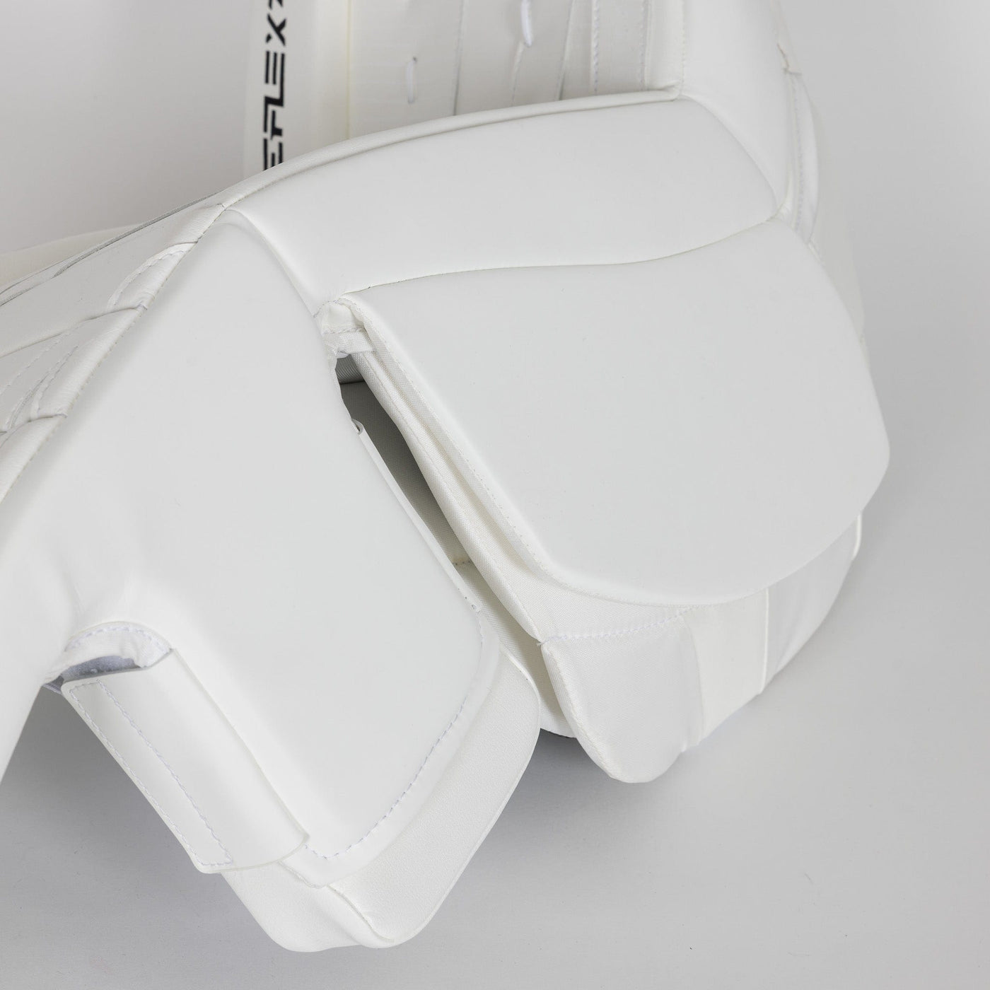 CCM Extreme Flex 7 Senior Goalie Leg Pads - TheHockeyShop.com