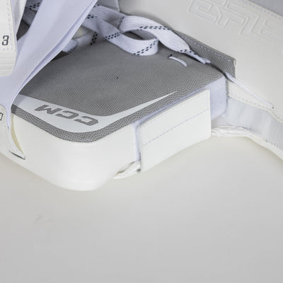 CCM Extreme Flex 7 Senior Goalie Leg Pads - TheHockeyShop.com