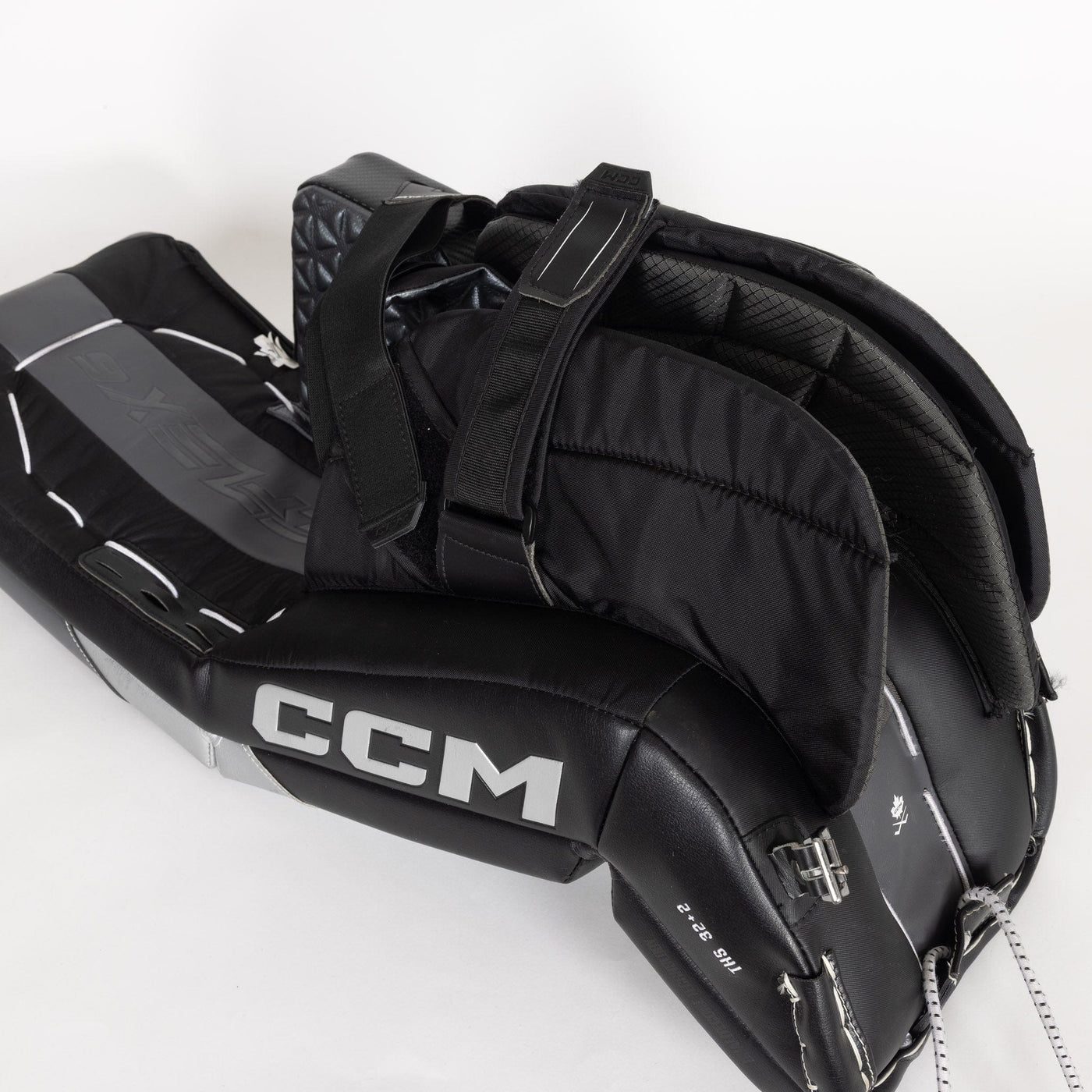 CCM Extreme Flex 6 Senior Goalie Leg Pads - Demo 32+2 - TheHockeyShop.com