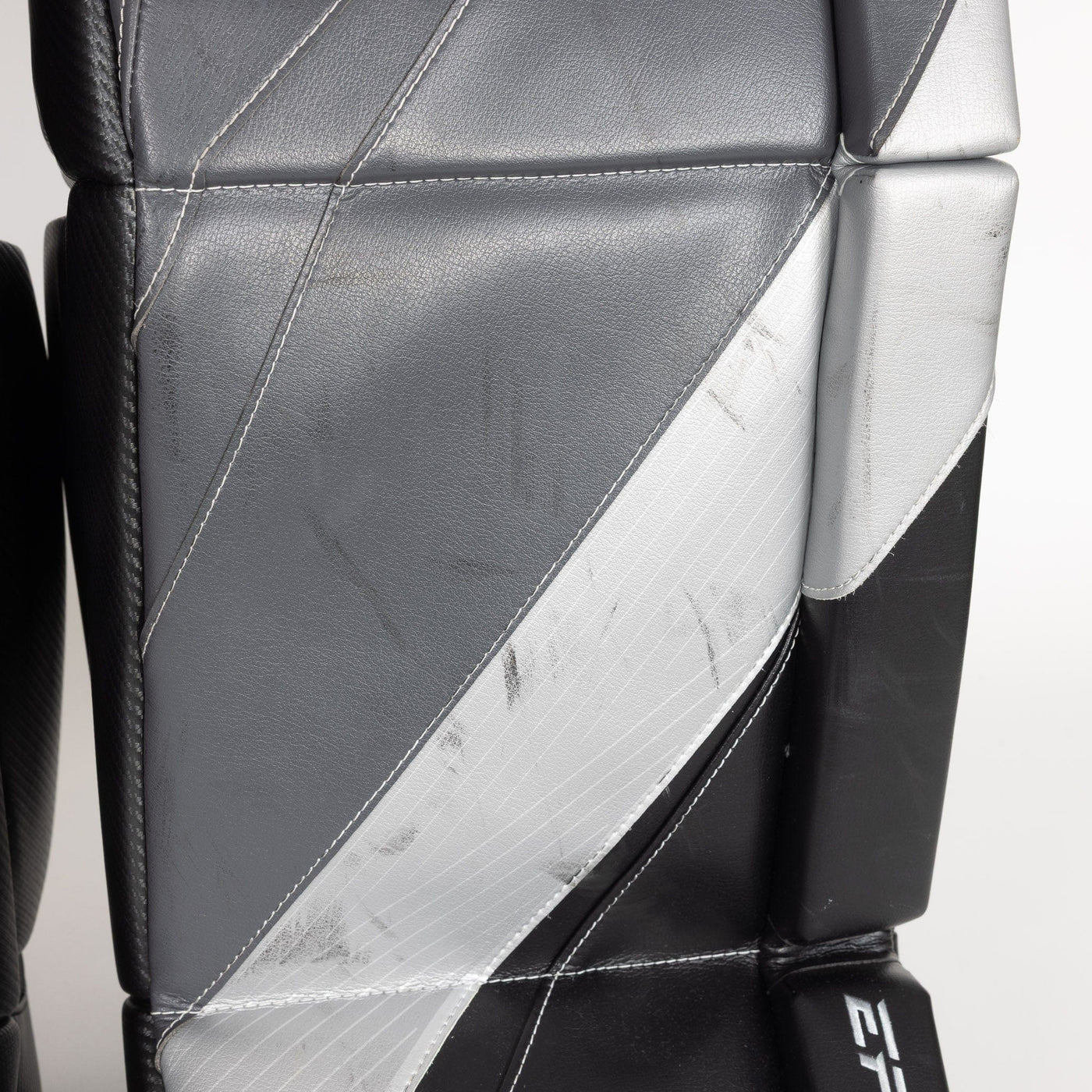 CCM Extreme Flex 6 Senior Goalie Leg Pads - Demo 32+2 - TheHockeyShop.com